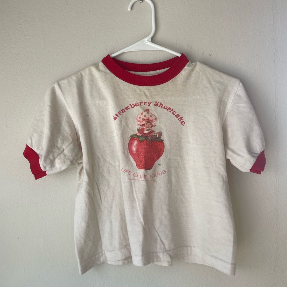 white cropped baby tee